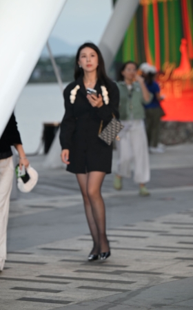 241026-11=63√黑丝美腿高跟轻熟女