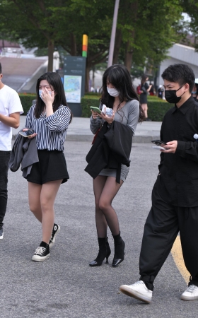 灰短裙黑丝