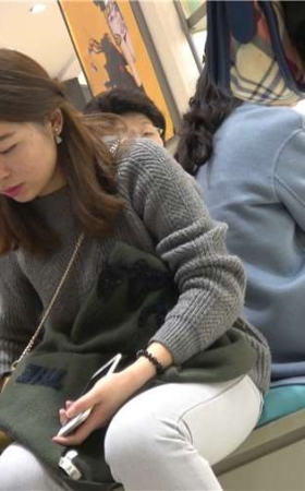 4k-鞋柜试高跟的灰色毛衣街拍美女