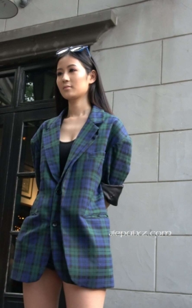 4K - 性感高挑街拍热裤长腿高跟美女 [1.26 GB/MP4]