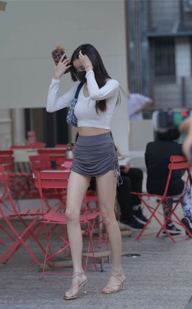 青春的气息长腿美女