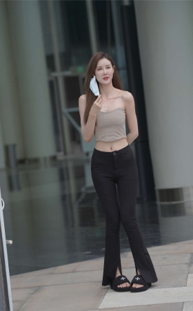 黑色喇叭裤长腿美腿香肩