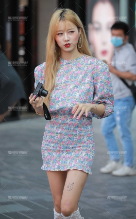 爱拍照的小美女 [21P]