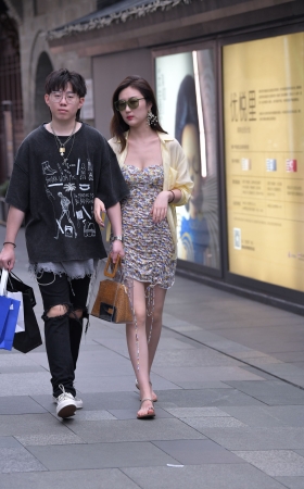 美胸美女