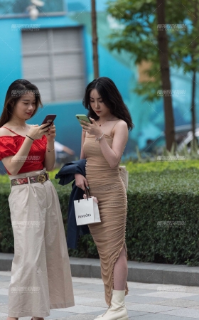 闺蜜一起逛街 [10P]