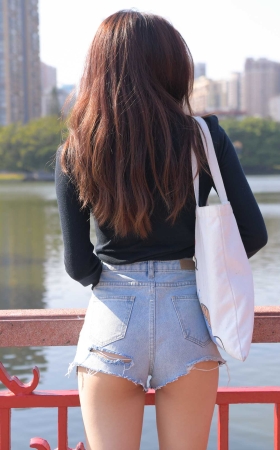热裤女孩