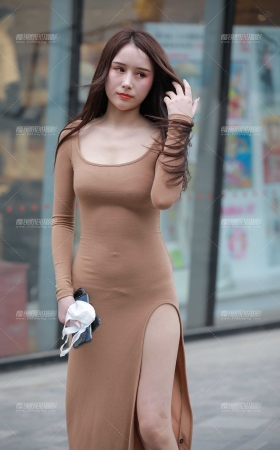 侧开包臀裙美女 [21P]