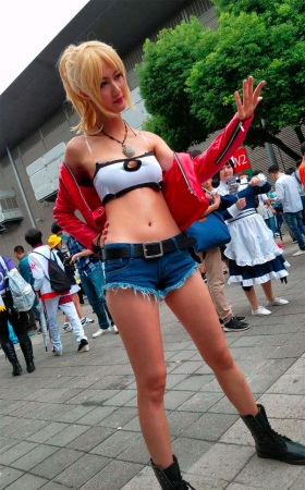 清纯小可爱热裤露脐玩cosplay的萌妹纸