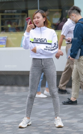 短发灰紧牛妹子 [26P]