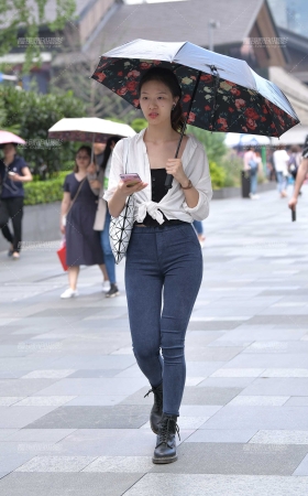 紧牛翘臀小姐姐 [15P]