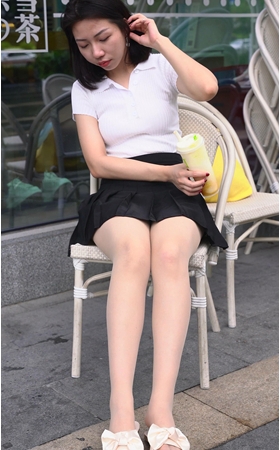 黑裙百褶裙美腿丝足