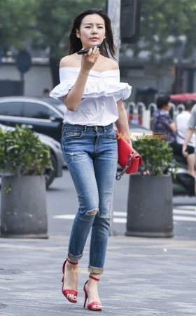 裸肩包臀性感美女 [17P]