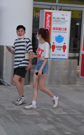 紧身热裤美女