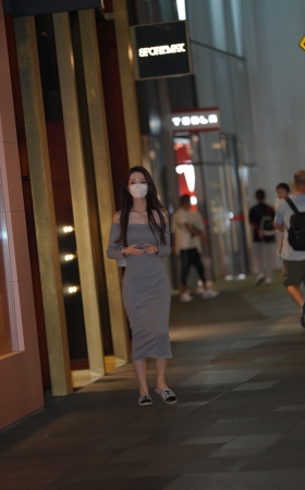 漂亮的长裙美女