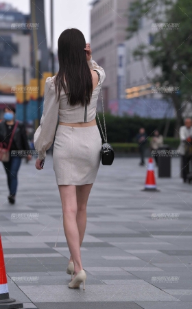 甜美的美腿高跟小姐姐 [18P]