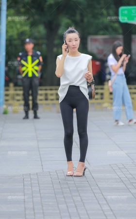 黑瑜伽裤小姐姐 [15P]