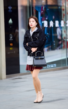 长腿厚肉袜裤妹子